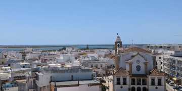 40 Olhao cityscape and igreja.jpg
